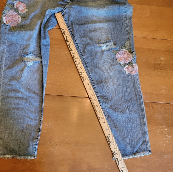 Lane Bryant Mid-Rise Super Stretch Ankle Jeans Distressed With Floral Design - Picture 13 of 15